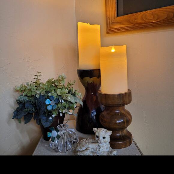 White Ceramic Persian Cat. Small, sweet cat in a waking up position. - Picture 3 of 6